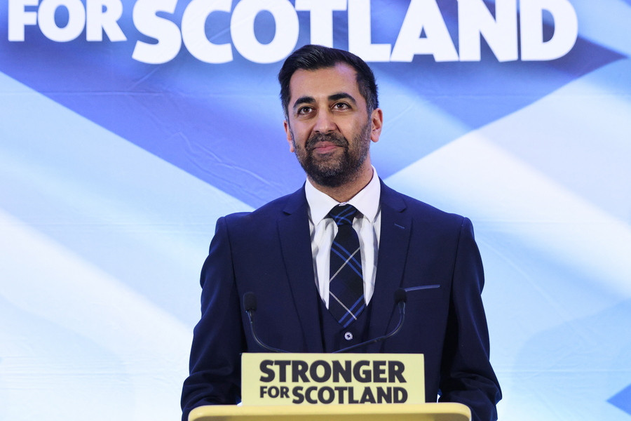 Νέος πρωθυπουργός στη Σκωτία: Ποιος είναι ο 37χρονος μουσουλμάνος Χάμζα Γιούσαφ