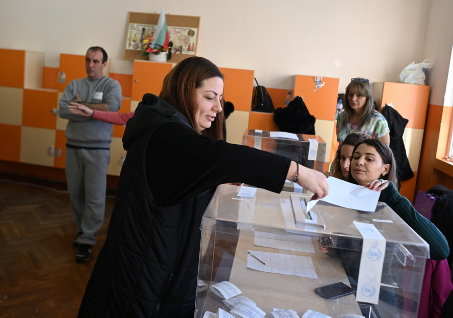 Βουλγαρία – exit polls: Στήθος με στήθος Μπορίσοφ με Πέτκοφ