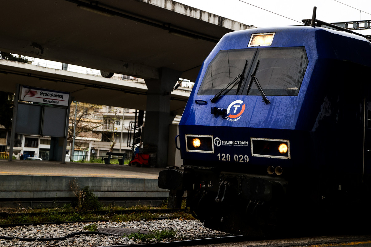 Τέμπη: Επανεκκίνηση τρένων με «επιβάτες» στελέχη της ΝΔ και του ΟΣΕ [Βίντεο]