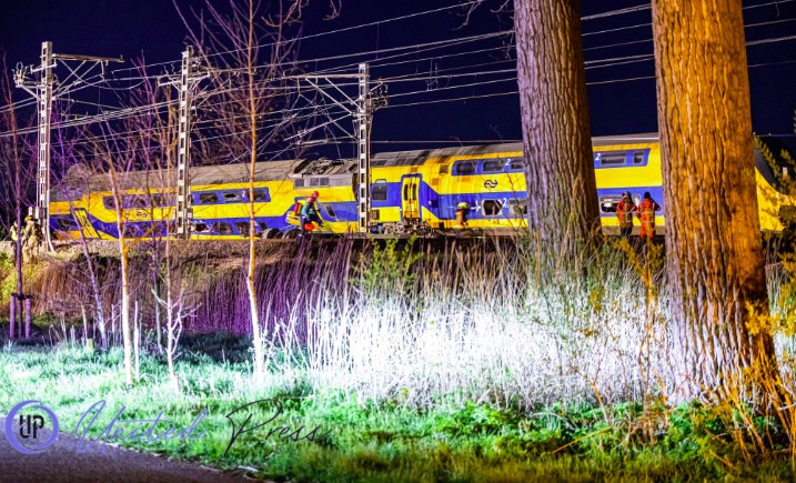 Ολλανδία: Εκτροχιάστηκε επιβατικό τρένο  – Τουλάχιστον ένας νεκρός και δεκάδες τραυματίες