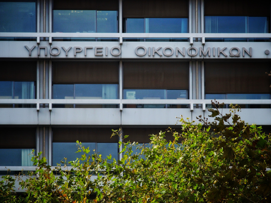 Υπ. Οικονομικών: Η πρόταση του ΣΥΡΙΖΑ για τα κόκκινα δάνεια επιβραβεύει τους στρατηγικούς κακοπληρωτές