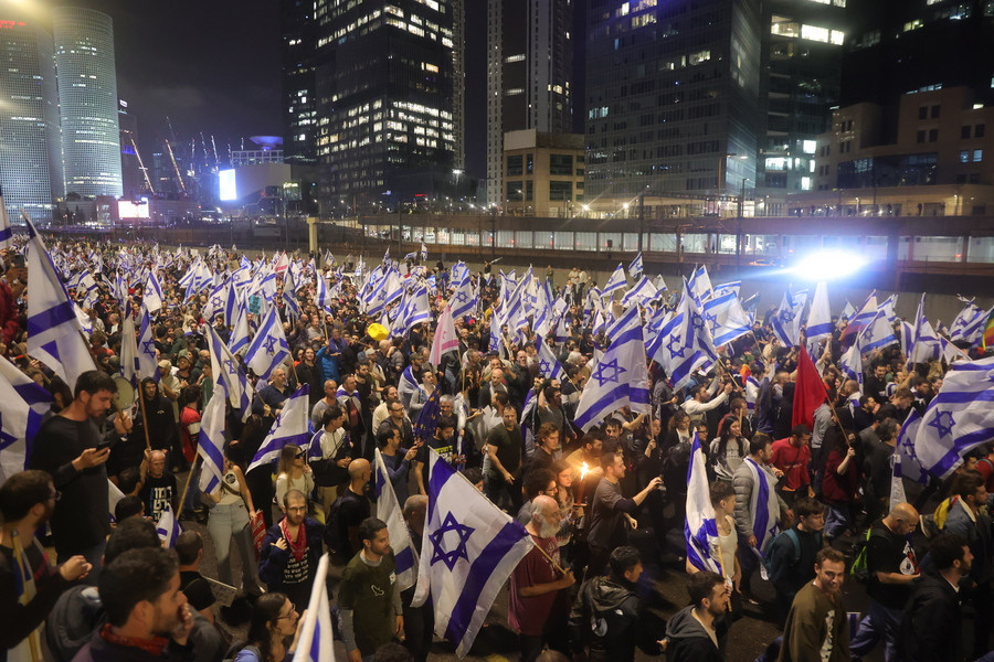 Ξανά στους δρόμους οι Ισραηλινοί ενάντια στη δικαστική μεταρρύθμιση Νετανιάχου