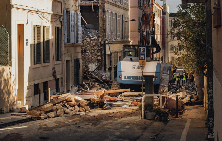 Κατάρρευση πολυκατοικίας στη Μασσαλία: Αυξάνονται οι νεκροί