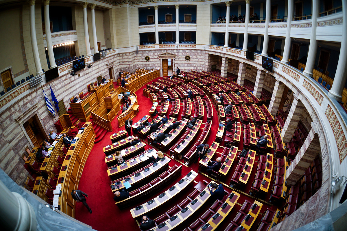 Βουλή: «Αυλαία» με ψήφιση της τροπολογίας για το κόμμα Κασιδιάρη