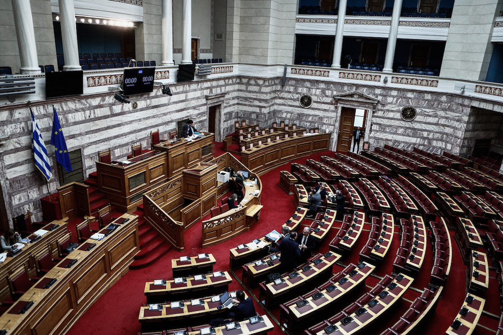 Βουλή: Η συζήτηση και ψήφιση της τροπολογίας για το κόμμα Κασιδιάρη [LIVE]
