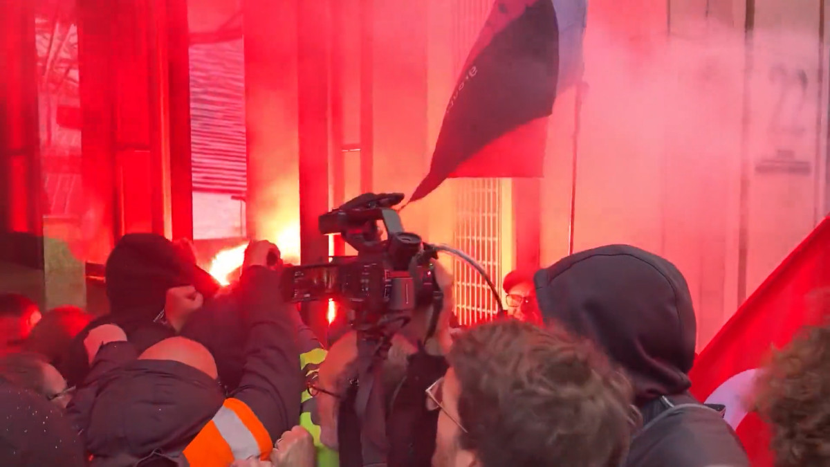 Γαλλία: Εισβολή διαδηλωτών στο κτίριο της Louis Vuitton [Βίντεο]