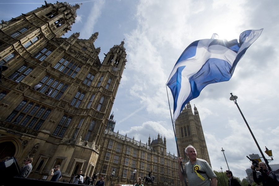 Σκωτία: Σύλληψη του ταμία και ενός βουλευτή του κυβερνώντος κόμματος – Έρευνα για οικονομικό σκάνδαλο στο SNP