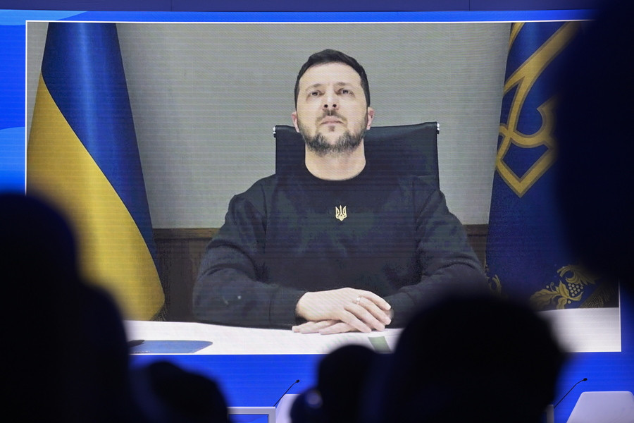 Politico: Νέο Μαϊντάν περιμένει τον Ζελένσκι