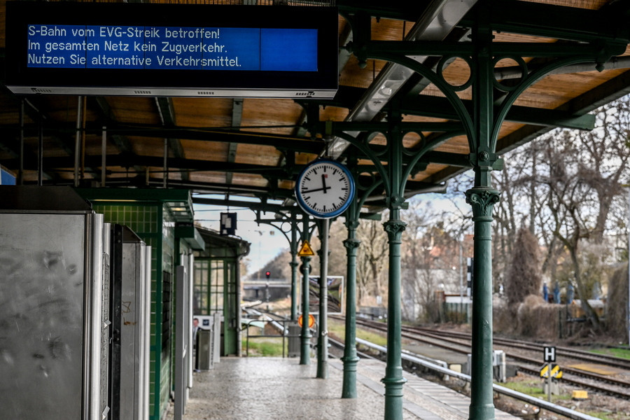 Γερμανία: Παρέλυσαν οι σιδηρόδρομοι λόγω απεργίας