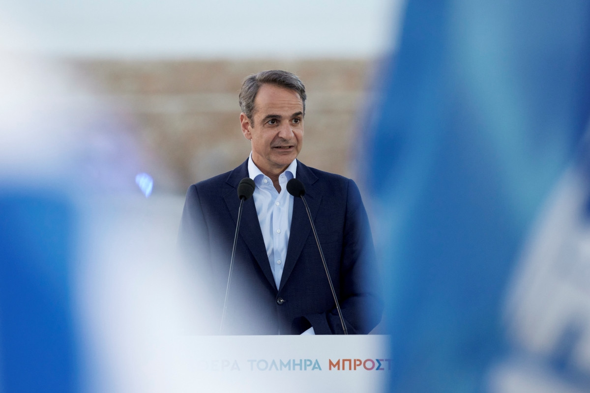 Politico για εκλογές στην Ελλάδα: Τέμπη, ακρίβεια και υποκλοπές κάνουν τη νίκη Μητσοτάκη «καθόλου βέβαιη»