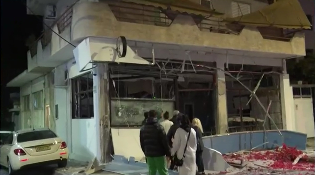 Νέο Ηράκλειο: Ισχυρή έκρηξη σε καφετέρια – Τι δηλώνουν οι ιδιοκτήτες της επιχείρησης [Βίντεο]
