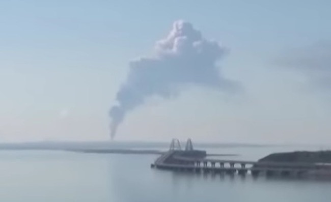 Ρωσία: Φωτιά σε αποθήκη καυσίμων κοντά στη στρατηγικής σημασίας γέφυρα της Κριμαίας