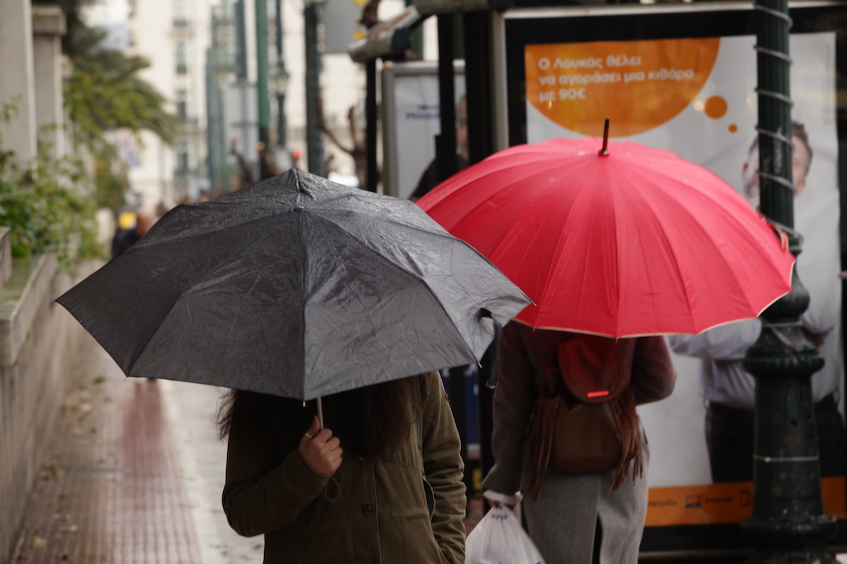 Καιρός: Βροχές και σποραδικές καταιγίδες σήμερα – Έως 23 βαθμούς ο υδράργυρος