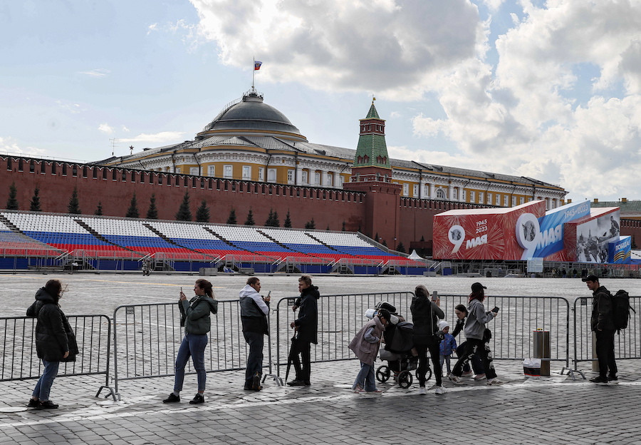 Αιφνίδια επίσκεψη Ζελένσκι στη Χάγη – Eρωτήματα για την «απόπειρα δολοφονίας» του Πούτιν