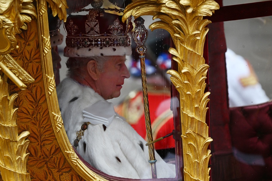 Μεγάλη Βρετανία: Βασιλιάς στέφθηκε και επισήμως ο Κάρολος