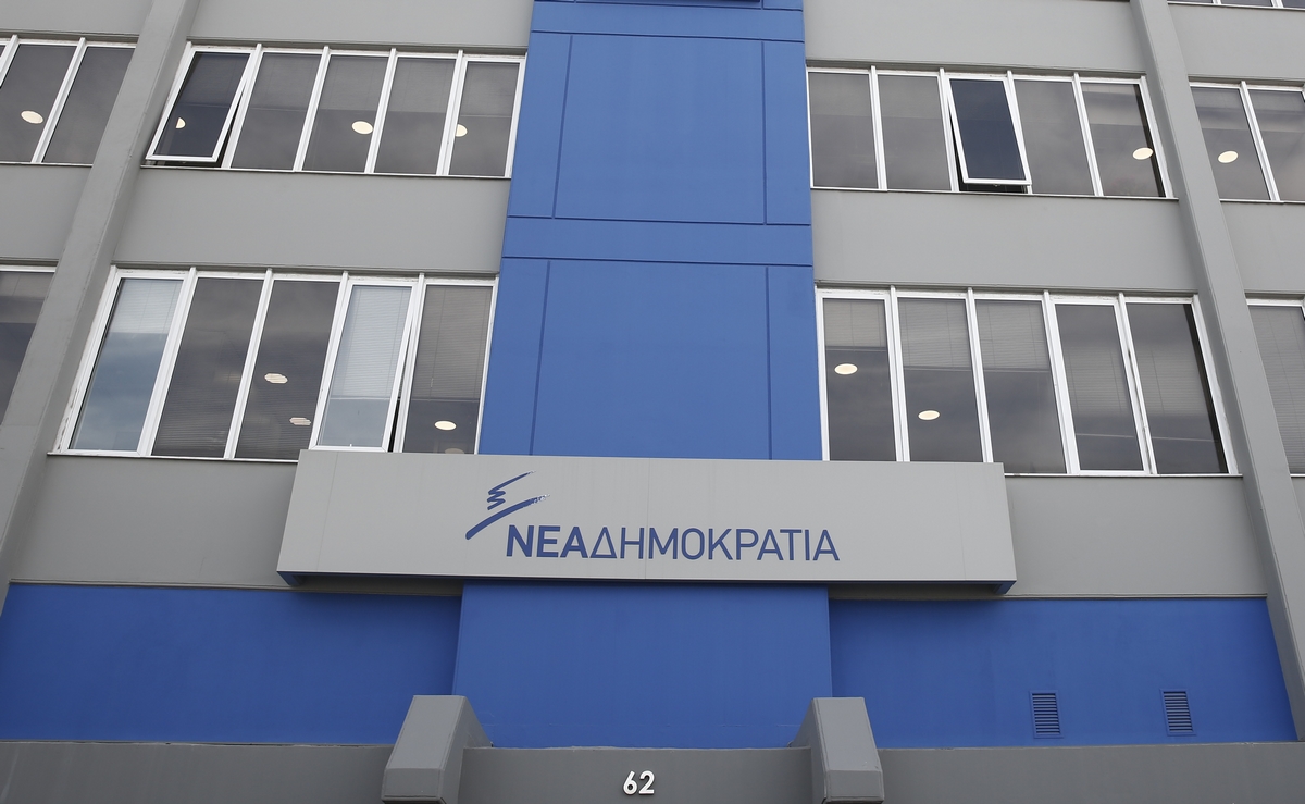 ΝΔ: Μετά τις «Δήμητρες» του Βαρουφάκη ήρθαν «τα τοπικά νομίσματα» του Τσακαλώτου