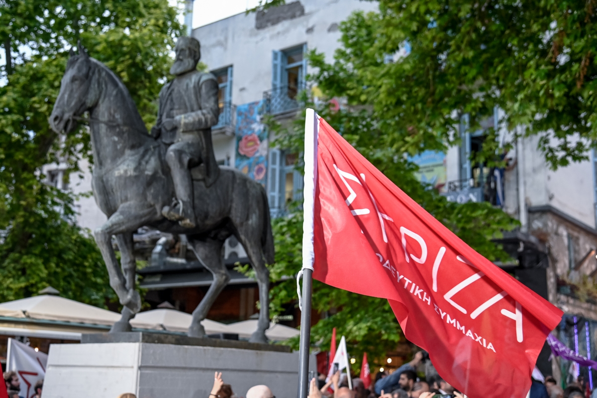 Οι δημοσκοπικοί πονοκέφαλοι στην Κουμουνδούρου και η μάχη κατά της «χαλαρής ψήφου»