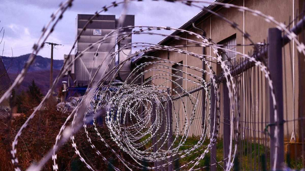 Βόλος: Τι αναφέρει η ιατροδικαστική έκθεση για τον ομαδικό βιασμό 17χρονου στις φυλακές