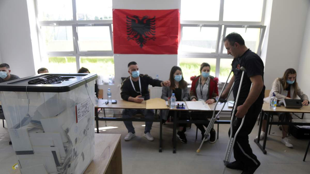 Αλβανία: «Θρίλερ» στη Χειμάρρα μεταξύ Μπελέρη και Γκόρο