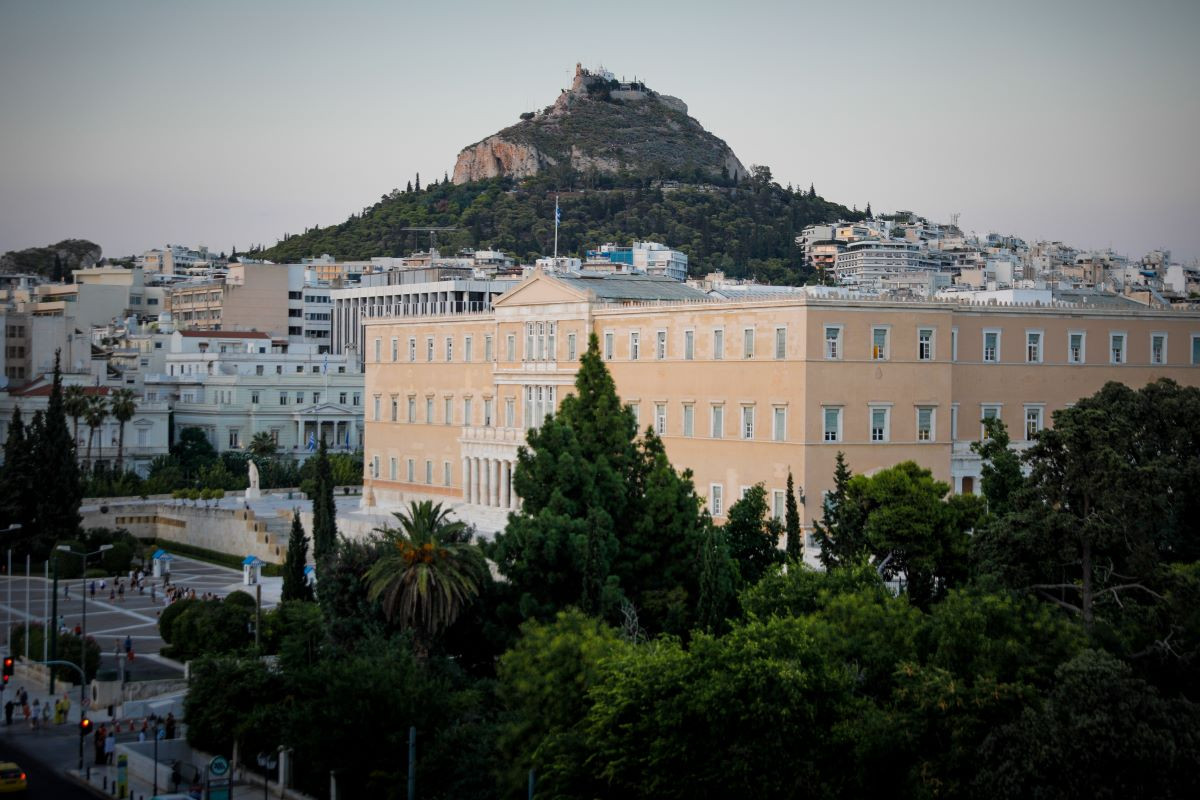 Διεθνής έκθεση: Έλλειμμα δημοκρατίας βλέπουν οι Έλληνες στην χώρα τους
