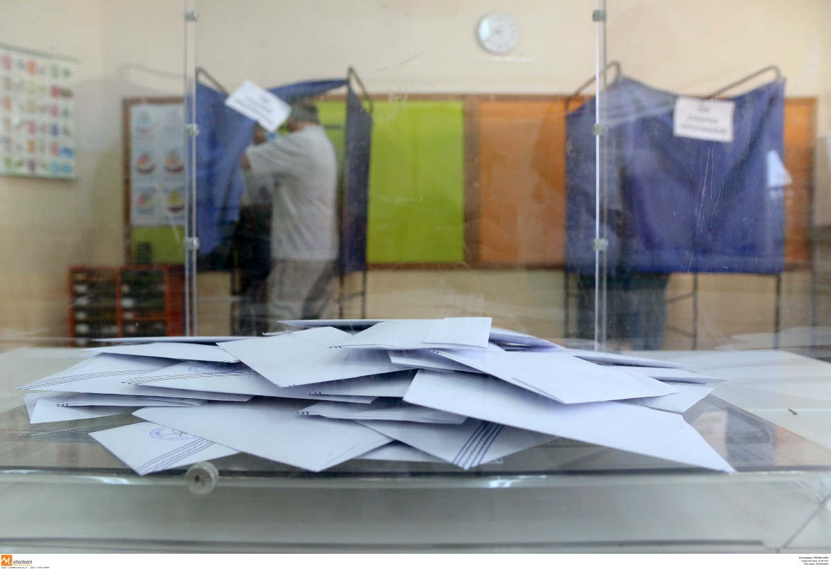 Ντέρμπι ΝΔ – ΣΥΡΙΖΑ με μόλις 30.000 ψήφους διαφορά «βλέπει» το Euractiv – Επικαλείται το poll of polls πολυεθνικών