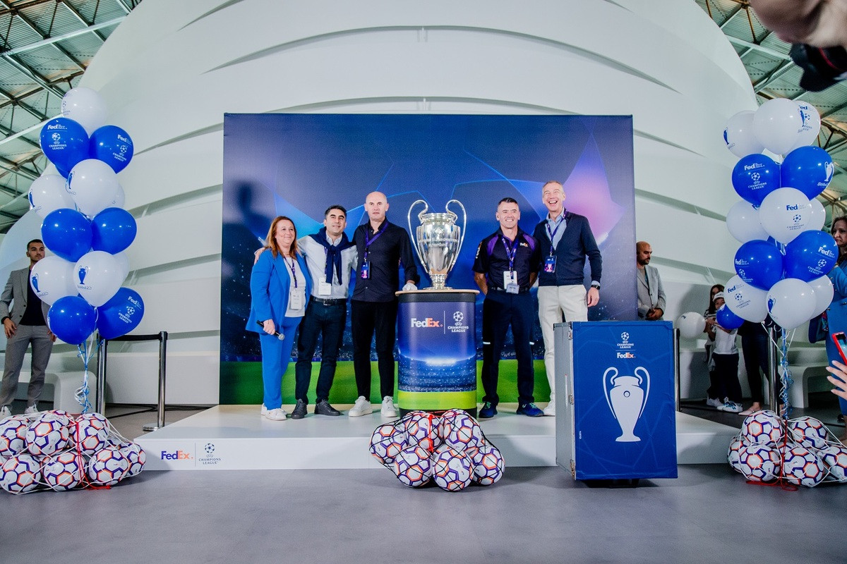 Η FedEx Express παρέδωσε το τρόπαιο του UEFA Champions League στην Αθήνα!