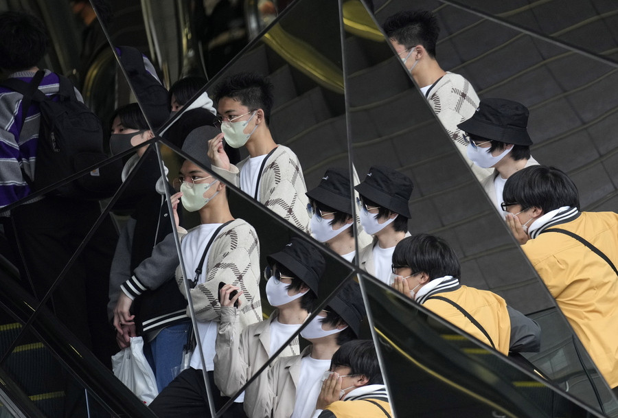 Ιαπωνία: Τα παιδιά αρνούνται να βγάλουν τις μάσκες τους