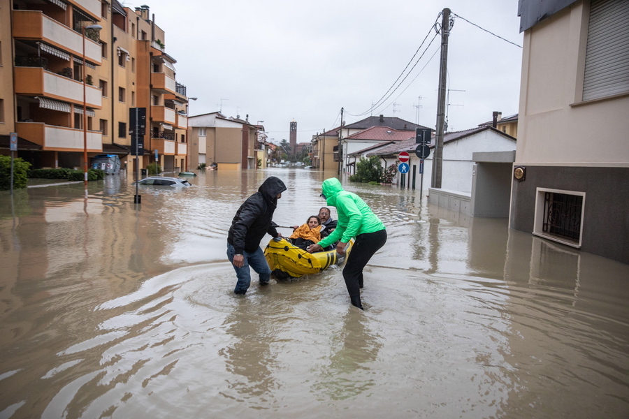 Κακοκαιρία στην Ιταλία: Τρεις νεκροί, τρεις αγνοούμενοι και εκκένωση 5.000 κατοίκων [Βίντεο]