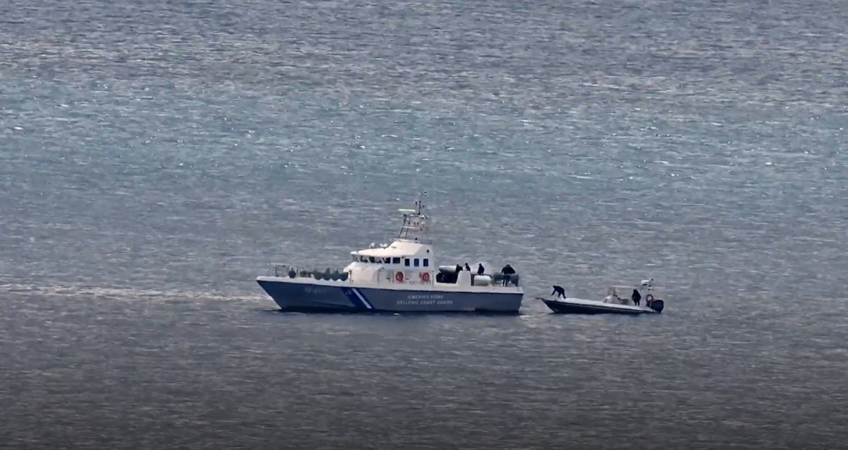 NYT: Βίντεο ντοκουμέντο – Το λιμενικό παρατάει μετανάστες στη θάλασσα