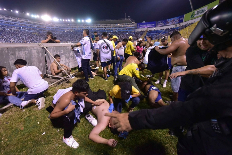 Σαλβαδόρ: Νεκροί και τραυματίες από ποδοπάτημα σε γήπεδο