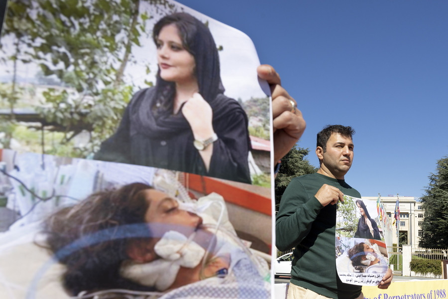 Ιράν: Βανδάλισαν τον τάφο της Μαχσά Αμινί – «Δεν είναι η πρώτη φορά» λέει η οικογένειά της