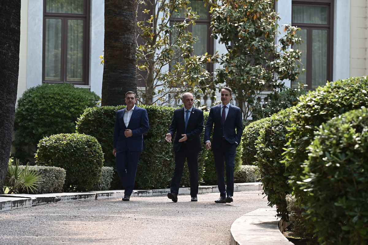 Ολοκληρώθηκε η σύσκεψη των πολιτικών αρχηγών – Υπηρεσιακός πρωθυπουργός ο Ιωάννης Σαρμάς