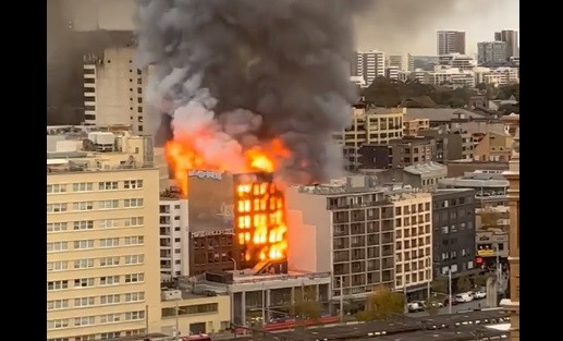 Μεγάλη φωτιά σε επταώροφο κτίριο στο κέντρο του Σίδνεϊ  [Βίντεο]