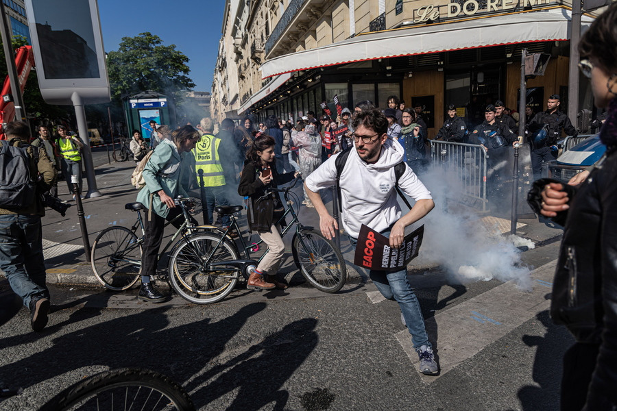 Γαλλία: Συγκρούσεις ακτιβιστών με την αστυνομία πριν τη συνέλευση της TotalEnergies [Βίντεο]