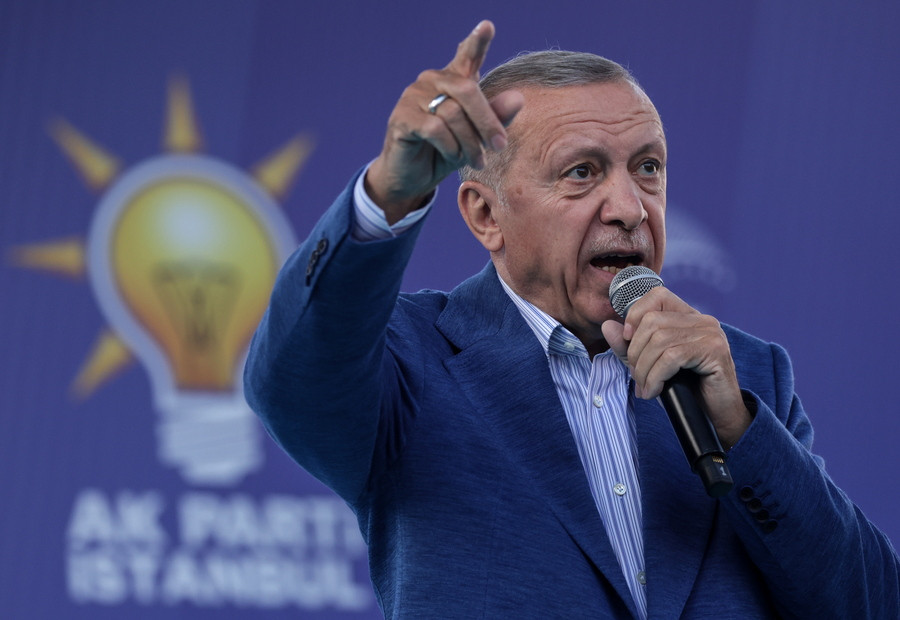 Πώς o Ερντογάν «μαγεύει» τα πλήθη των ψηφοφόρων του