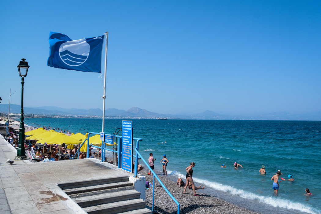 Ποιες παραλίες της Αττικής βραβεύτηκαν με Γαλάζια Σημαία για το 2023