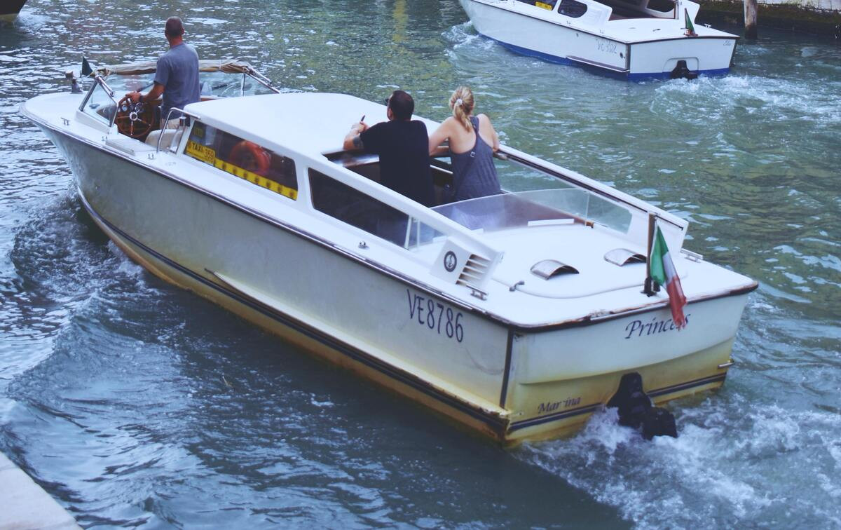 Ιταλία: Τέσσερις νεκροί από ναυάγιο τουριστικού σκάφους στη λίμνη Ματζόρε