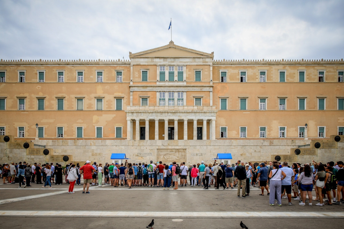 Εκλογές 2023: Η στρατηγική της ΝΔ, τα λάθη του ΣΥΡΙΖΑ και η «αποϊδεολογικοποίηση» της αντιπαράθεσης