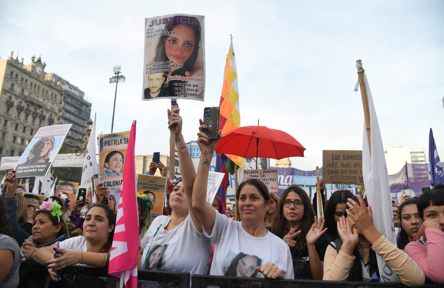 Αργεντινή: Μαζικές διαδηλώσεις ενάντια στις γυναικοκτονίες
