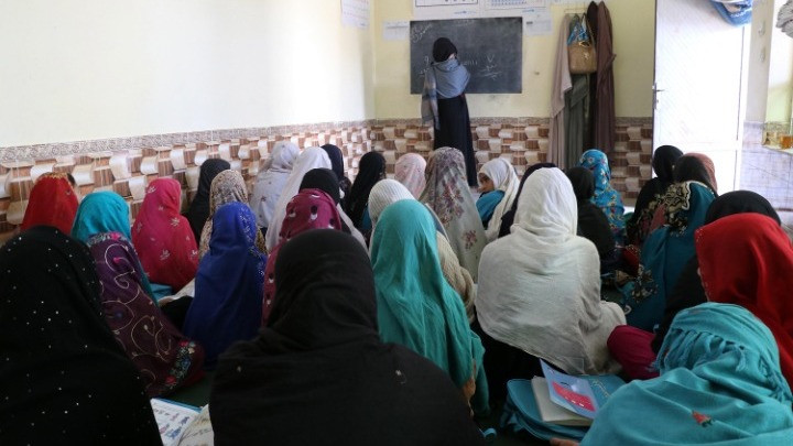 Εξήντα μαθήτριες νοσηλεύθηκαν αφού δηλητηριάσθηκαν στο σχολείο τους στο Αφγανιστάν