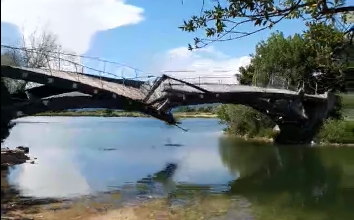 Άρτα: Κατέρρευσε γεφύρι σε πάρκο [Βίντεο]