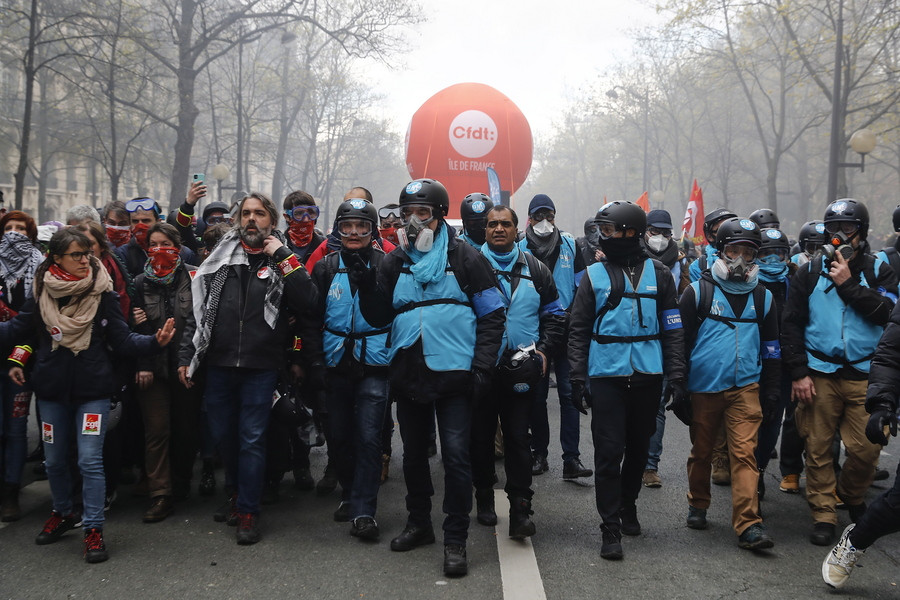 Γαλλία: Στους δρόμους ξανά τα συνδικάτα ενάντια στο συνταξιοδοτικό του Μακρόν