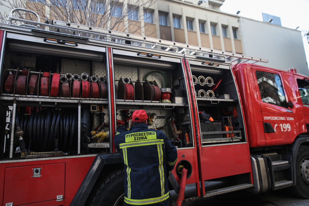 Κολωνός: Φωτιά σε ημιυπόγειο διαμέρισμα