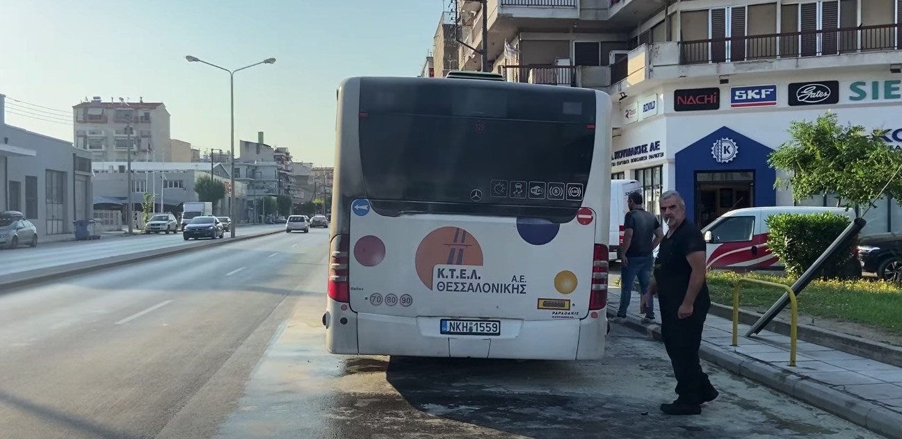 Θεσσαλονίκη: Φωτιά σε λεωφορείο του ΟΑΣΘ εν κινήσει και γεμάτο επιβάτες