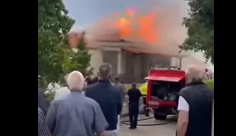Σέρρες: Σπίτι κάηκε ολοσχερώς από κεραυνό [Βίντεο]
