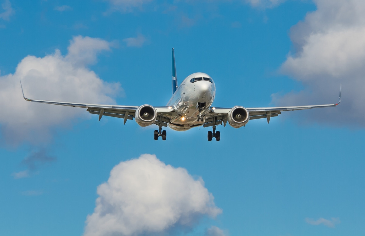 Θεσσαλονίκη: Έκτακτη προσγείωση αεροπλάνου –  Μεθυσμένοι επιβάτες επιτέθηκαν στο πλήρωμα