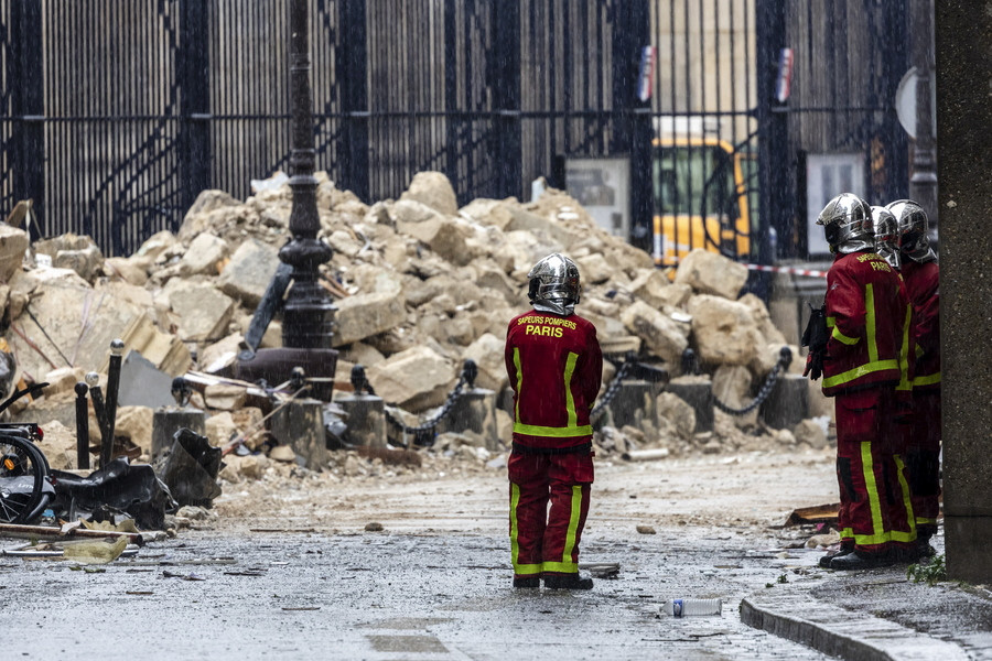 Έκρηξη στο Παρίσι: Εντοπίστηκε πτώμα στα ερείπια του κτηρίου έξι μέρες μετά