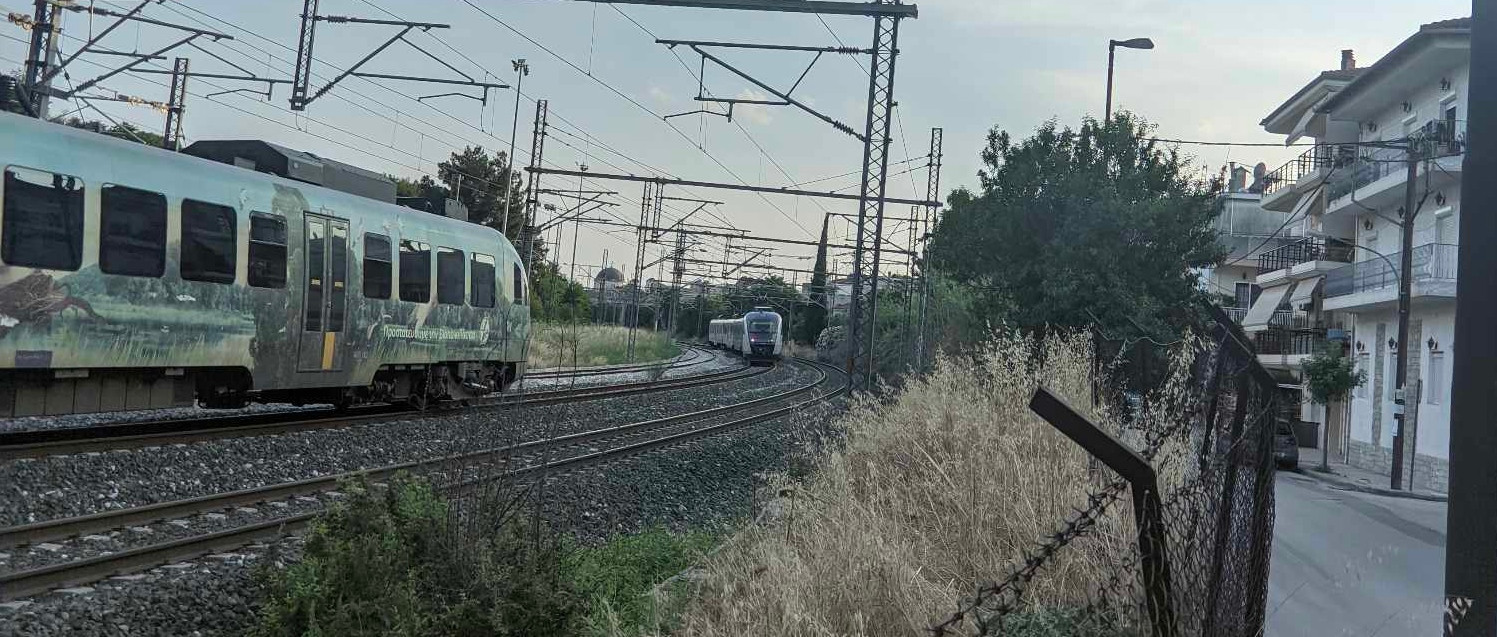ΟΣΕ: Διαψεύδει παρ’ ολίγον σύγκρουση τρένων στη Λάρισα