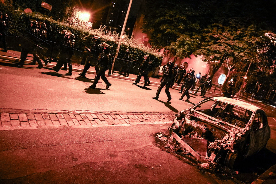 Γαλλία: Φουντώνει η οργή, σκληραίνει η καταστολή, χιλιάδες συλλήψεις