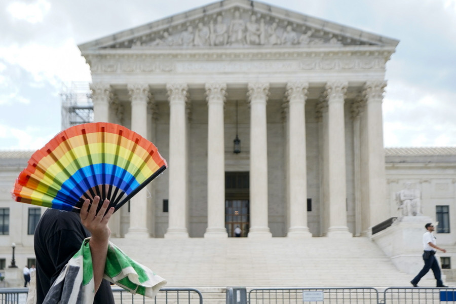 ΗΠΑ: Το Ανώτατο Δικαστήριο δικαίωσε ομοφοβική διάκριση… στο όνομα της ελευθερίας του λόγου